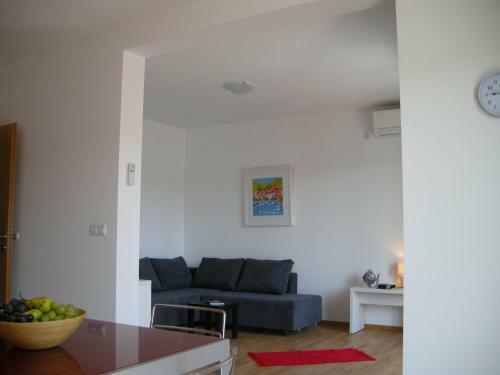 Domenica Apartments