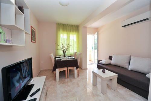 Aparthotel Lastura