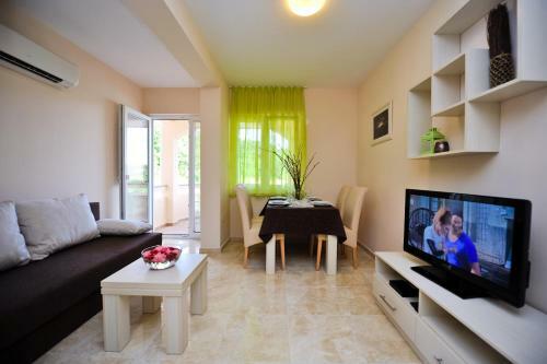 Aparthotel Lastura