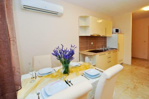 Aparthotel Lastura