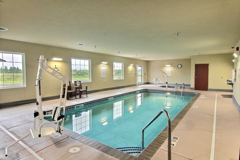 Cobblestone Hotel & Suites - Crookston