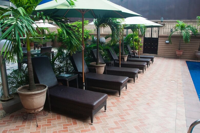 D Palms Airport Hotel