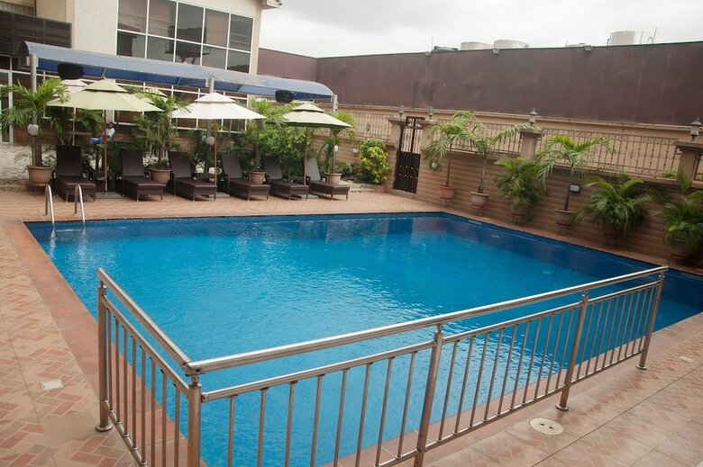 D Palms Airport Hotel