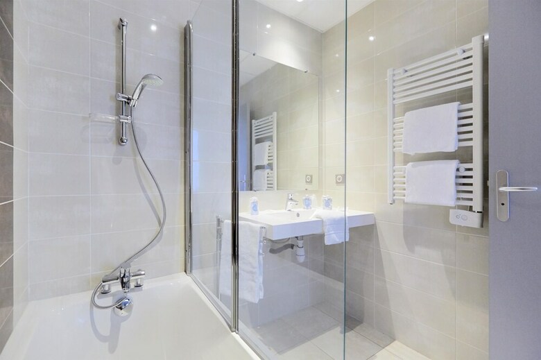 Hotel Kyriad Saint Chely D'apcher - Aire de La Loz�re