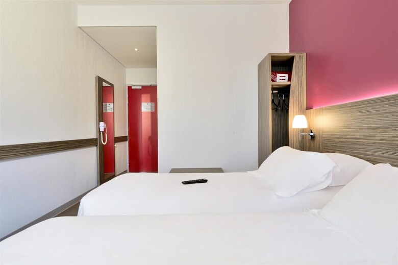 Hotel Kyriad Saint Chely D'apcher - Aire de La Loz�re