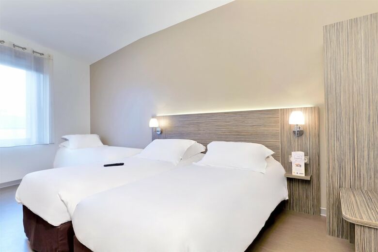 Hotel Kyriad Saint Chely D'apcher - Aire de La Loz�re