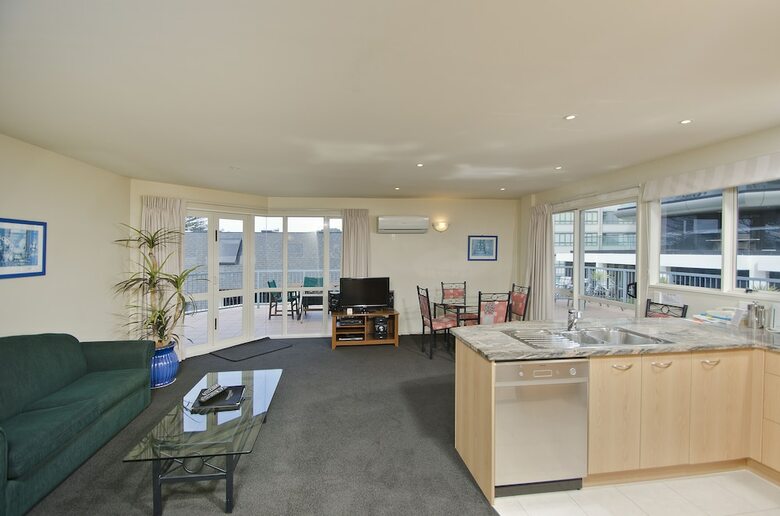 Aparthotel The Pavilions Beachfront Apartments