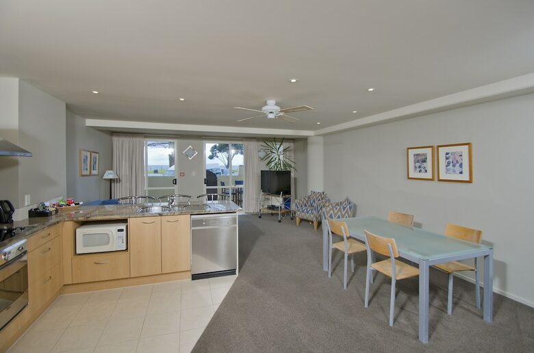 Aparthotel The Pavilions Beachfront Apartments