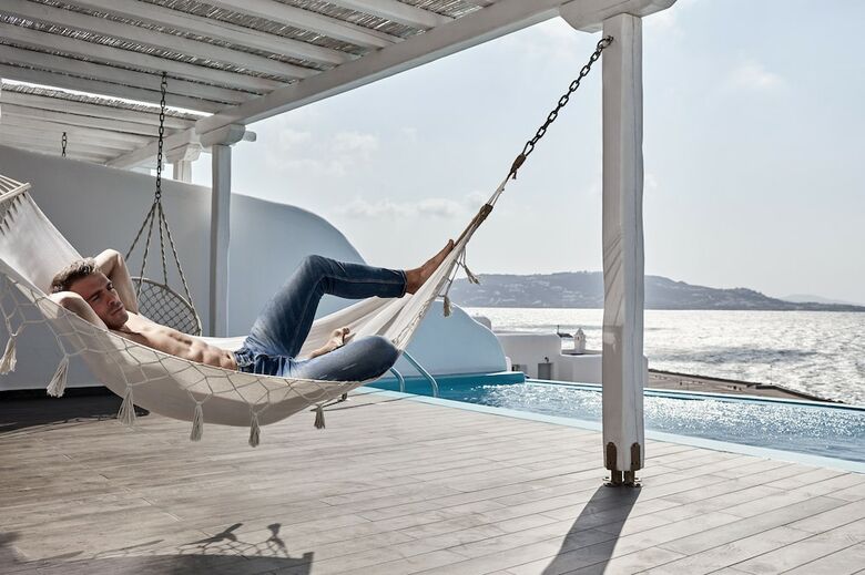 Kouros Hotel & Suites