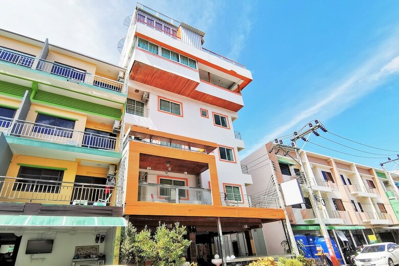 Hotel Oyo 485 Million Patong Beach Resort