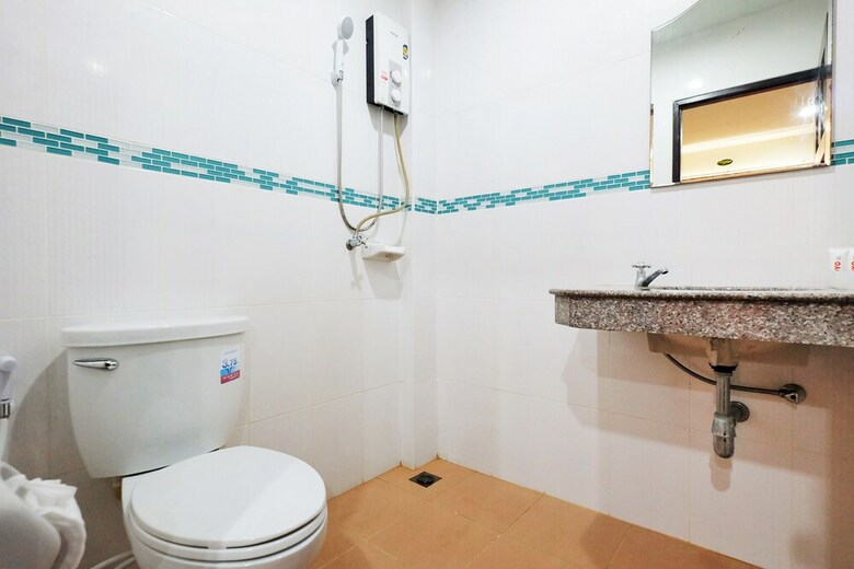Hotel Oyo 485 Million Patong Beach Resort