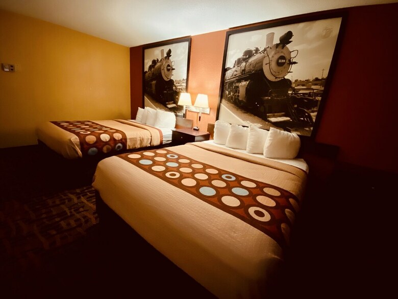 Motel Super 8 By Wyndham Lawrence Ku
