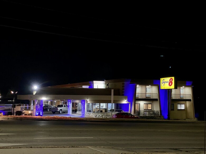 Motel Super 8 By Wyndham Lawrence Ku