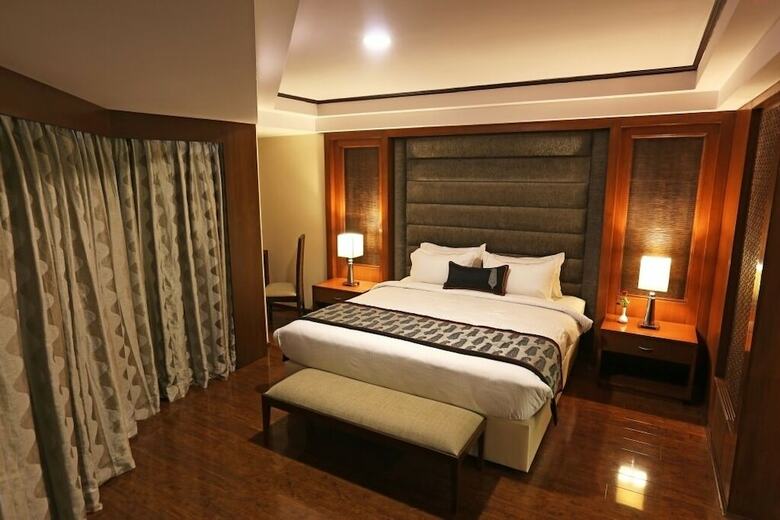 Hotel Golden Tulip Jaipur