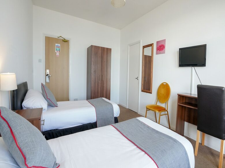 Oyo Shanklin Beach Hotel