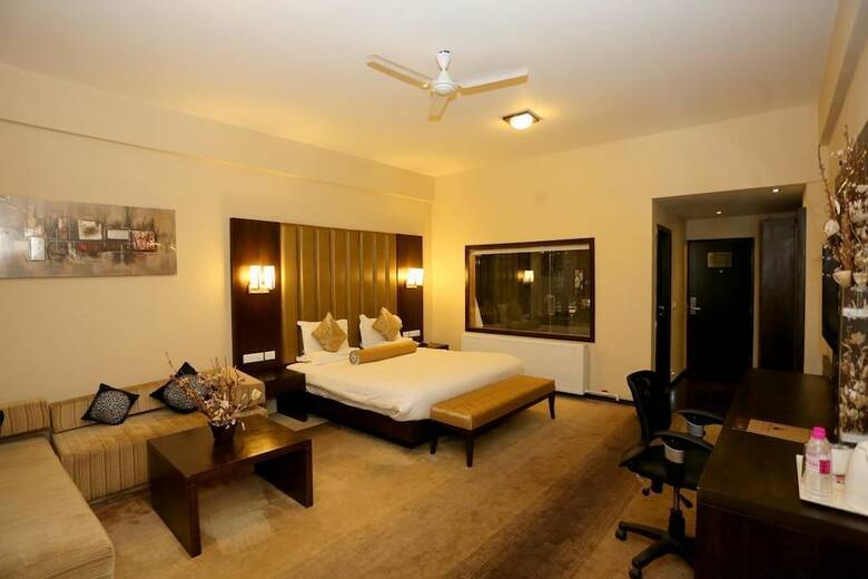 Hotel Pine Spring Wazir Bagh