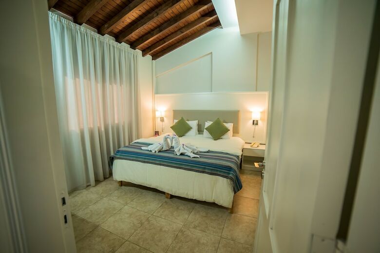 Aparthotel Myroandrou Beach Apartments