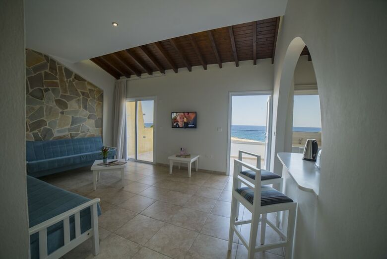 Aparthotel Myroandrou Beach Apartments