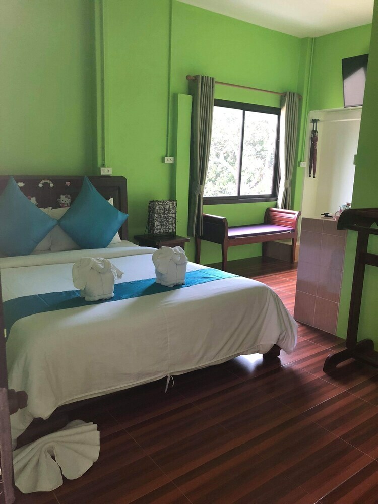 Hostal Phatchara Boutique Hotel - Hostel