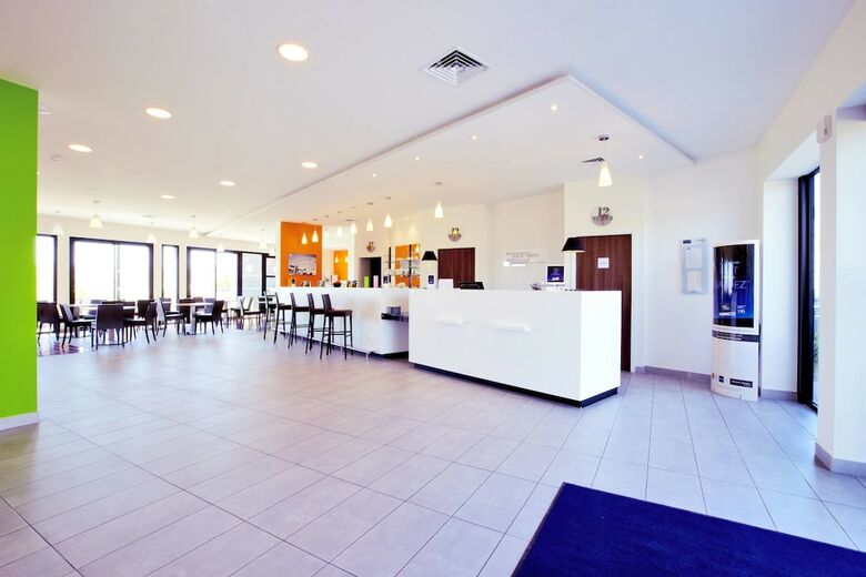 Hotel Kyriad Marseille Provence - Airport