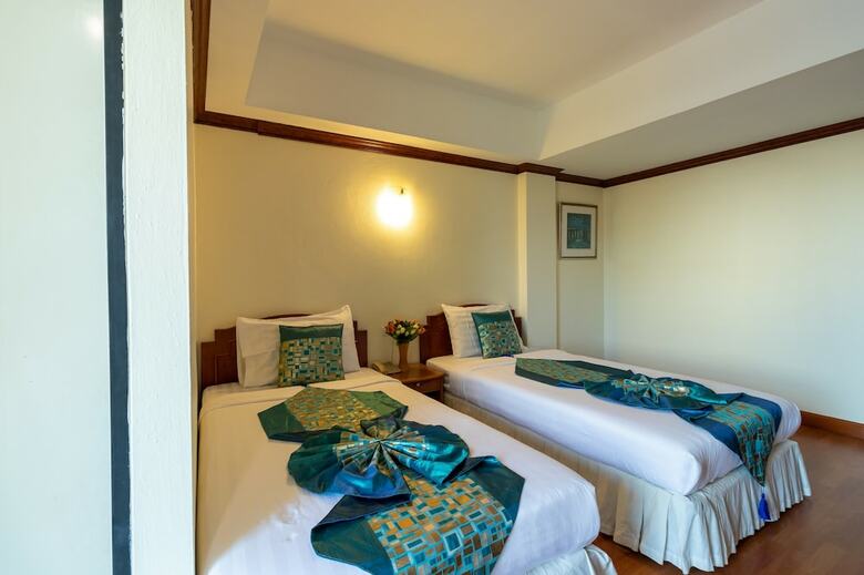 Chomsin Hua Hin Hotel
