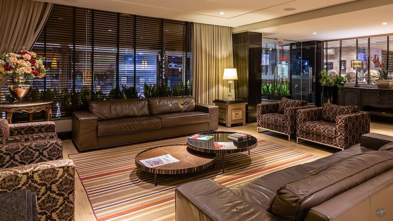 Hotel Faial Prime Su�tes