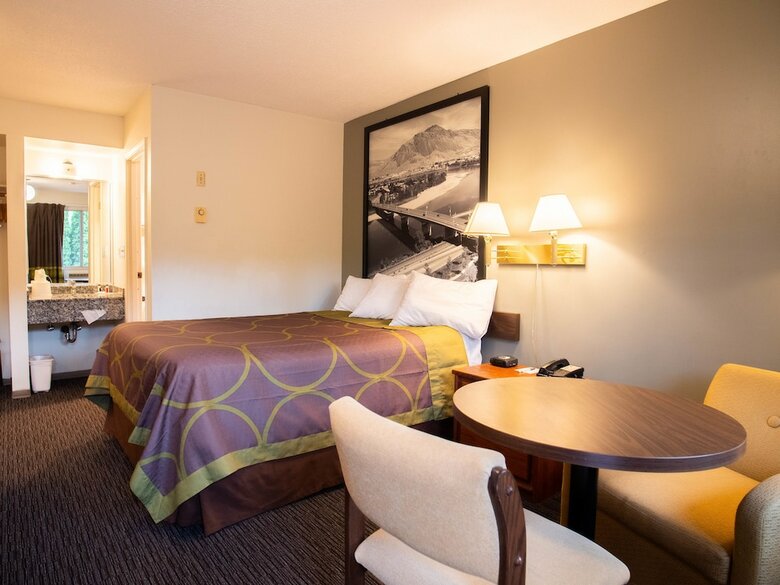 Motel Super 8 By Wyndham Kamloops East