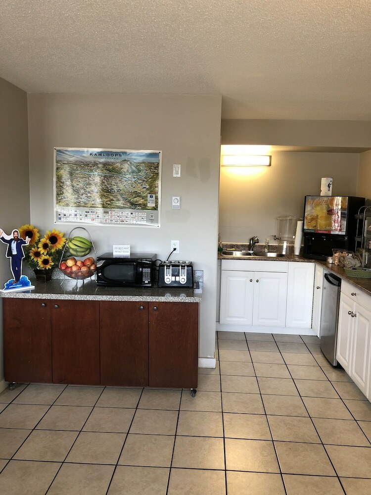 Motel Super 8 By Wyndham Kamloops East