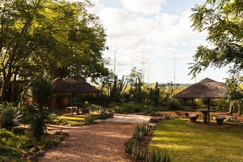 Shangri-la Country Hotel