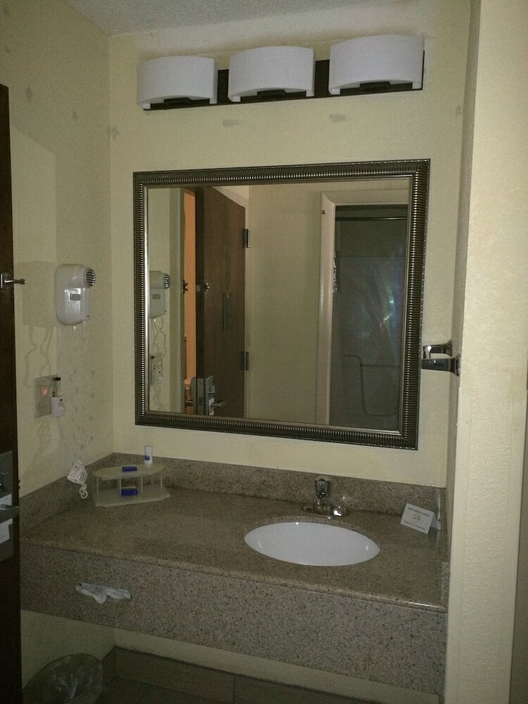 Surestay Plus By Best Western Tarboro Hotel