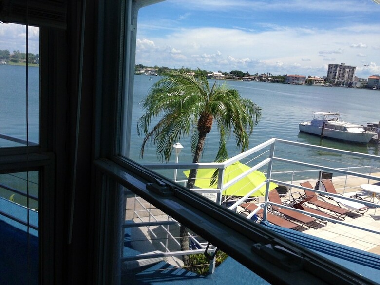 Hotel Ebb Tide