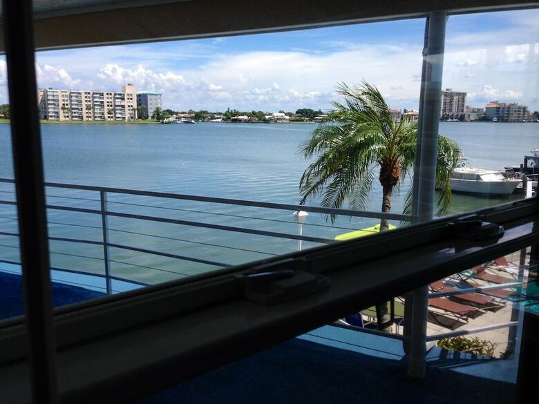 Hotel Ebb Tide