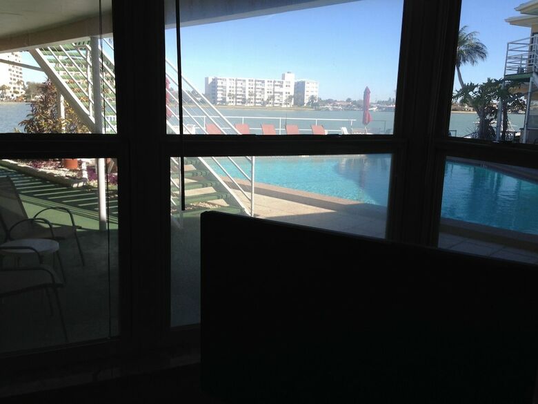 Hotel Ebb Tide