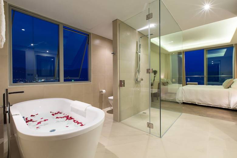 Aparthotel A La Carte Da Nang Beach
