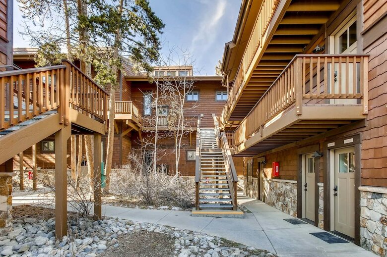Lances West By Ski Country Resorts