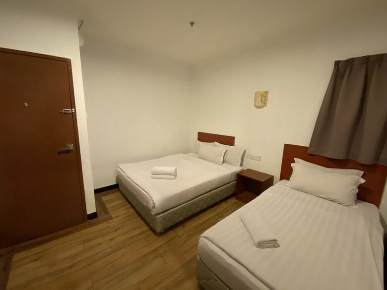 Oyo 89847 Switz Paradise Hotel