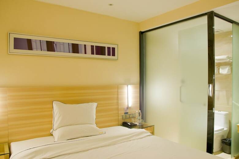 Denise Hotel