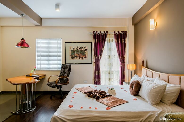 Golden Sun Villa Hotel