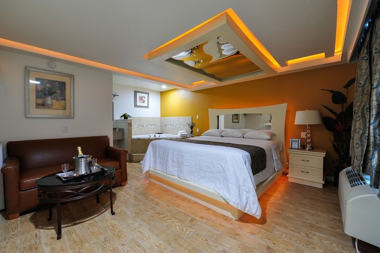 Hotel Romantic Inn & Suites