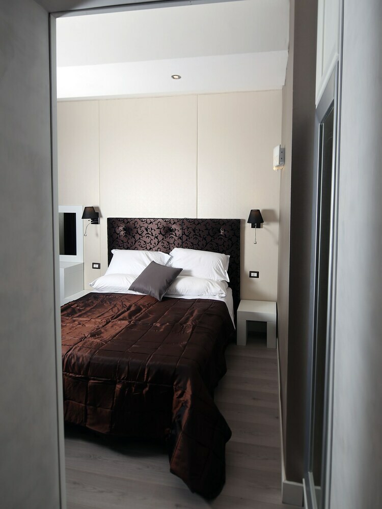 Piccolo Piazza Di Spagna Suites