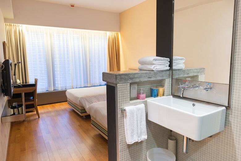 Hotel Y Loft Youth Square