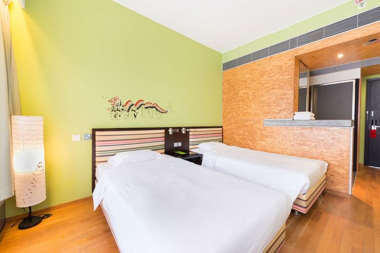 Hotel Y Loft Youth Square