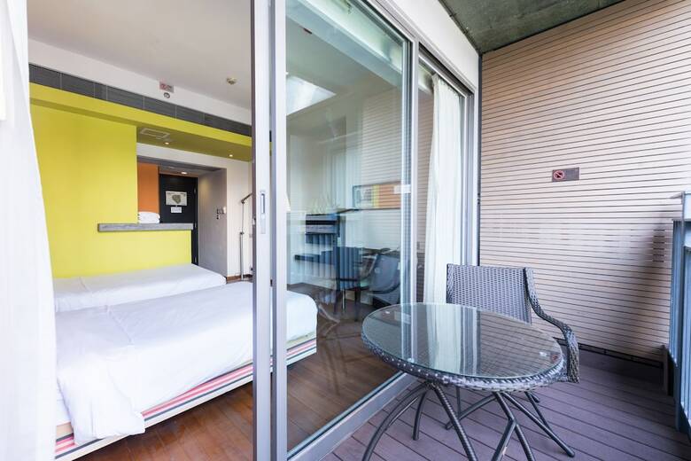 Hotel Y Loft Youth Square