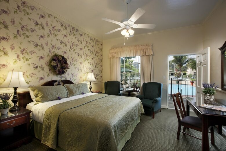 Hotel Lavender Inn By The Sea