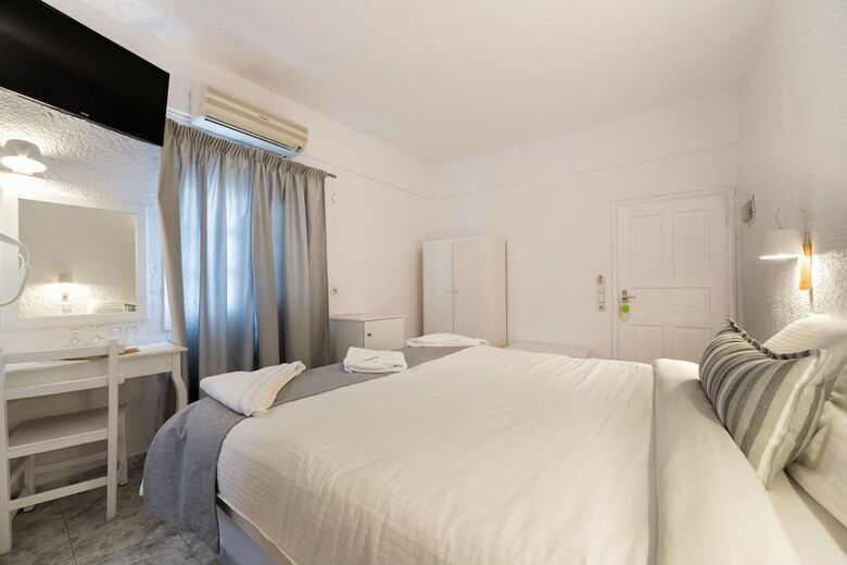 Hotel Artemis Suites