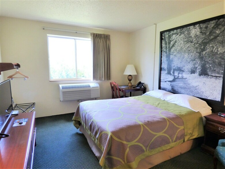 Motel Super 8 By Wyndham Burnham/lewistown