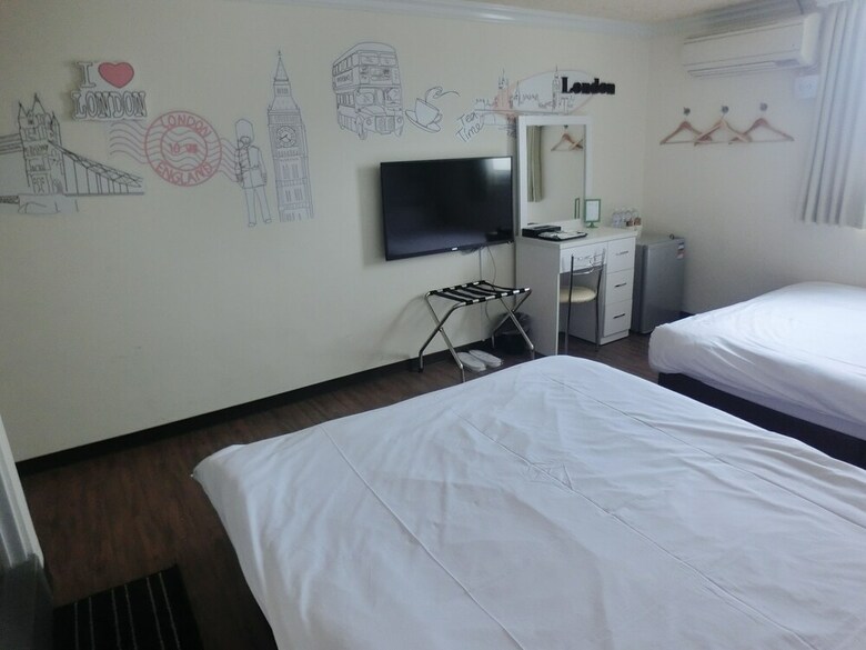 Hostal Easy Inn International Hostel