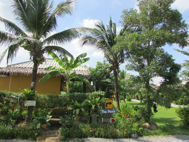 Hotel The Park Drive-thru Check-in Resort