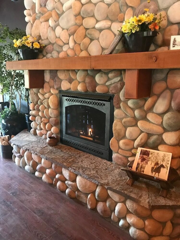Hotel Half Moon Lake Lodge