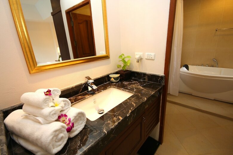 Thai Thani Pool Villa Resort